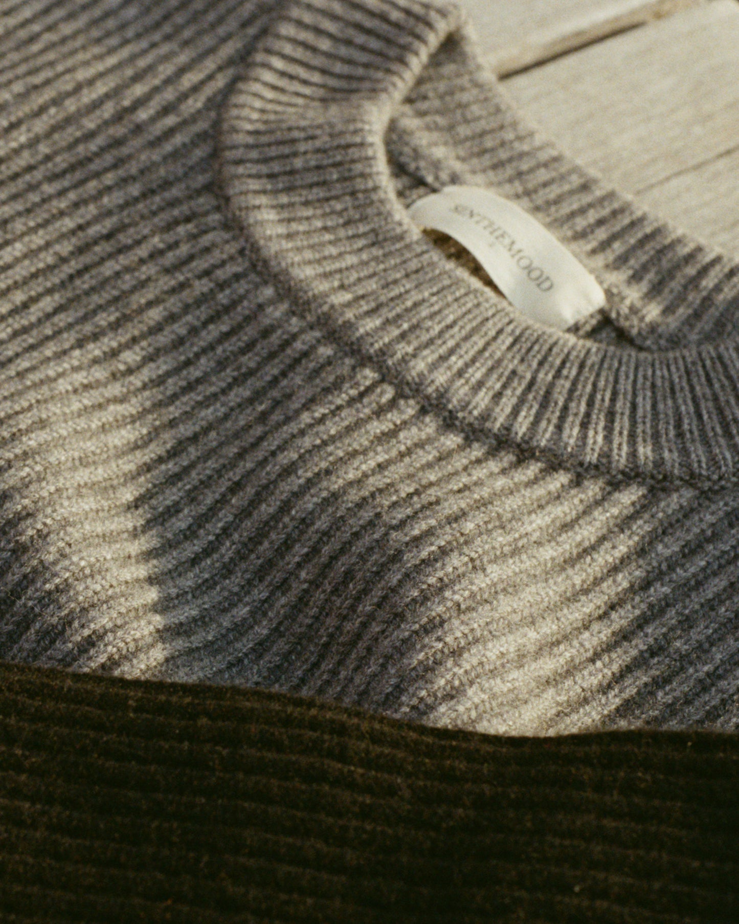 灰色毛衣 Cashmere Blend Sweater